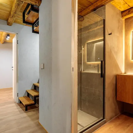 Boutique Alpine Two-bedroom By Supastays Lägenhet