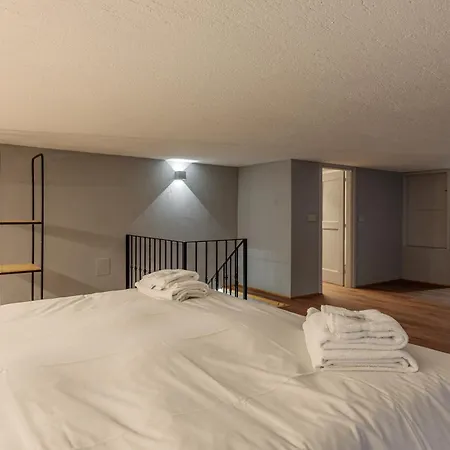 Boutique Alpine Two-bedroom By Supastays *