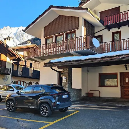 Апартаменты Boutique Alpine Two-bedroom By Supastays *
