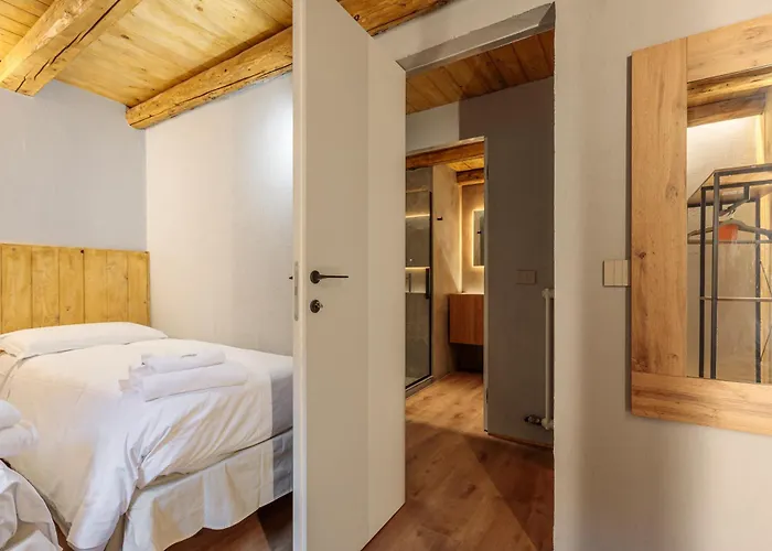 Boutique Alpine Two-bedroom By Supastays Courmayeur