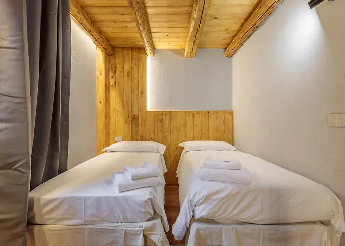 Boutique Alpine Two-bedroom By Supastays 아파트 쿠르마예