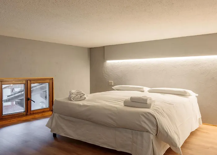 Boutique Alpine Two-bedroom By Supastays Courmayeur