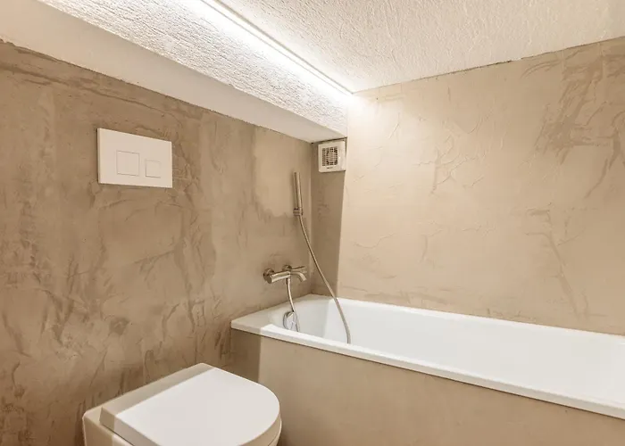 Boutique Alpine Two-bedroom By Supastays 아파트 쿠르마예